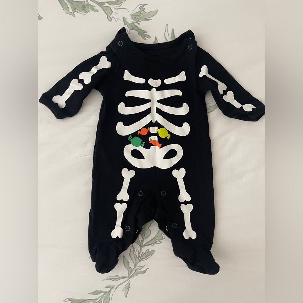 CARTERS Newborn NB Halloween Outfit Unisex Boy Girl skeleton black onesie